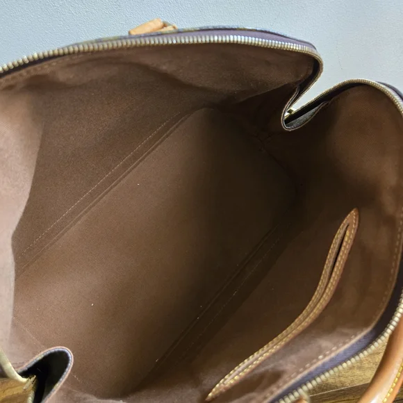 Louis Vuitton Monogram Canvas Handbag - Picture 3 of 12